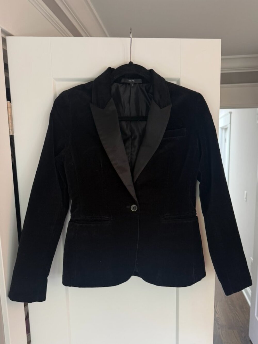 Gucci Velvet Tuxedo Blazer S IT 40 UK 8 US 4 Black Satin Lapel 2009 Collection